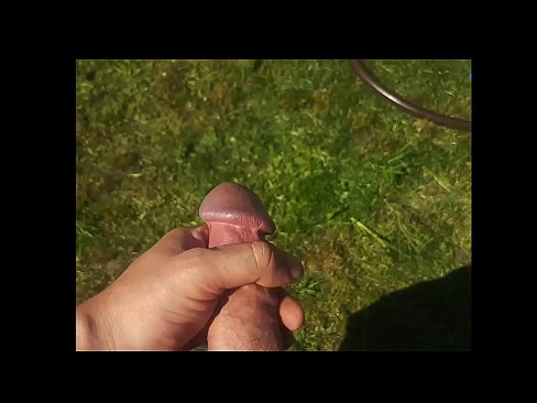❤️ Bidh hottie a 'faighinn a pussy pinc fucked agus cums le squirt ann an gàrradh samhraidh ️ Porn cruaidh leinn ❌❤